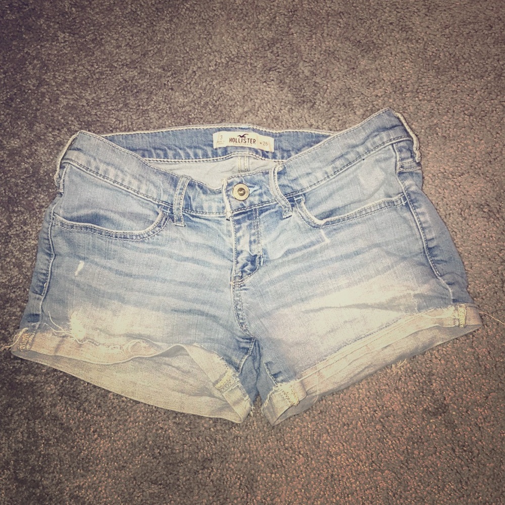 Hollister jean shorts (great condition)